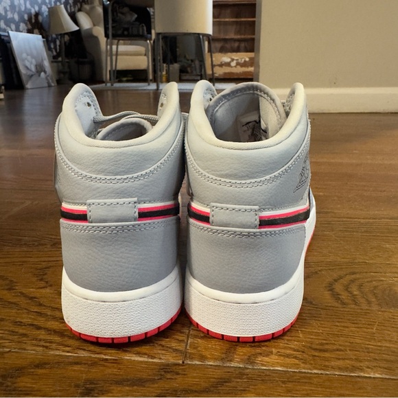 Air Jordan 1 Mid GS Wolf Grey Racer Black - Picture 2 of 6